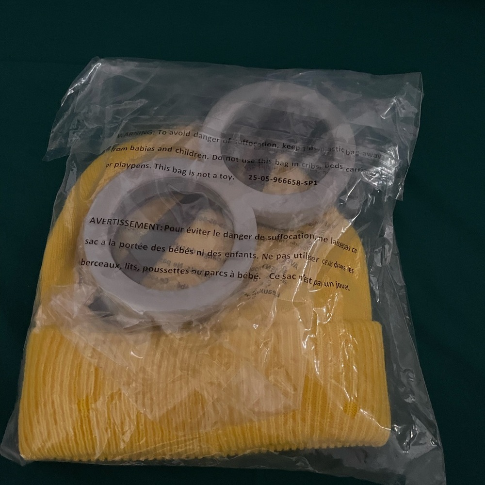 New Minion Set. Cosplay set includes 1 steampunk goggles, 1 yellow beanie hats - Picture 3 of 5